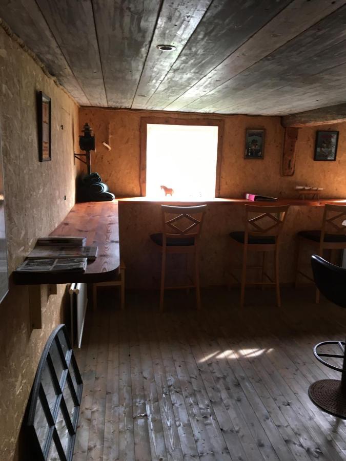 Liten Stuga Mitt I Naturen Pa Kinnekulle Hallekis Bagian luar foto