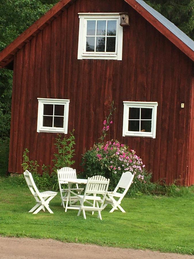 Liten Stuga Mitt I Naturen Pa Kinnekulle Hallekis Bagian luar foto