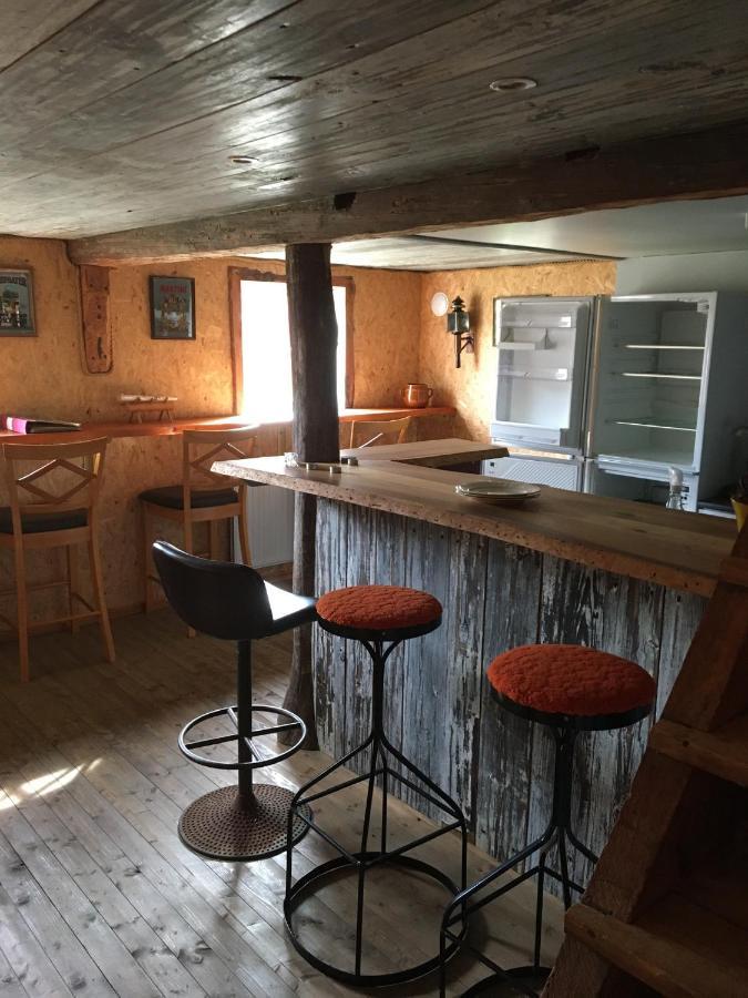 Liten Stuga Mitt I Naturen Pa Kinnekulle Hallekis Bagian luar foto