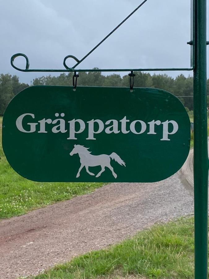 Liten Stuga Mitt I Naturen Pa Kinnekulle Hallekis Bagian luar foto